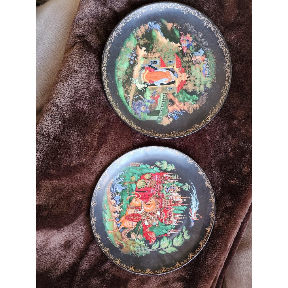 Vintage Russian Collectors Plates, lot of 2 from 1988